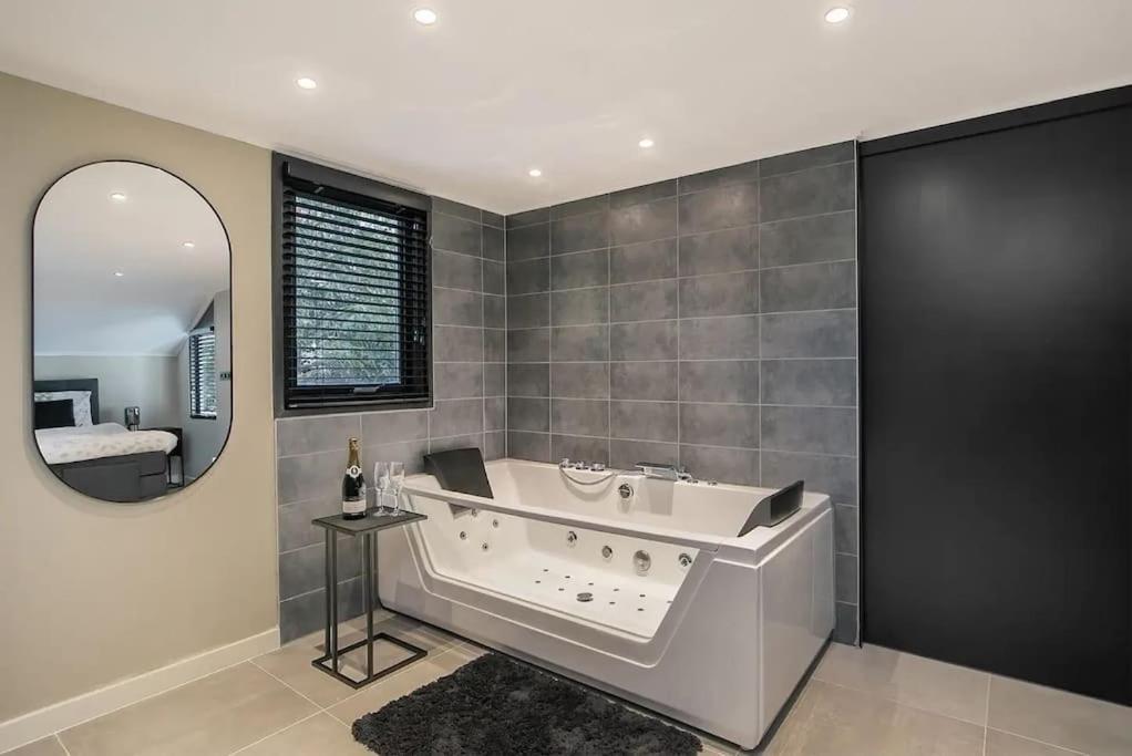 Relaxed Luxe "Boszichthuisje" Met Jacuzzi Bospark Ijsselheide Hattemerbroek Exterior photo